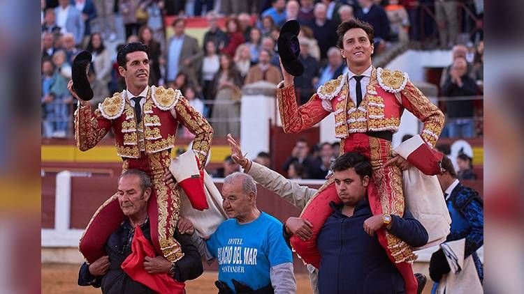 Puerta Grande en Mérida para la genialidad de Talavante y la capacidad de Roca Rey