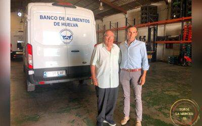 José Luis Pereda visita el Banco de Alimentos con el “Objetivo de la donación” en la sin caballos