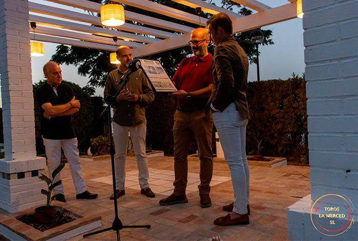 Homenajeados los medios informativos de Huelva y entidades amigas por el XL Aniversario de la Reinauguración del Coso de La Merced