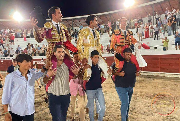 Valencia de Alcántara abrió la ‘Puerta Grande’ a una terna de ases