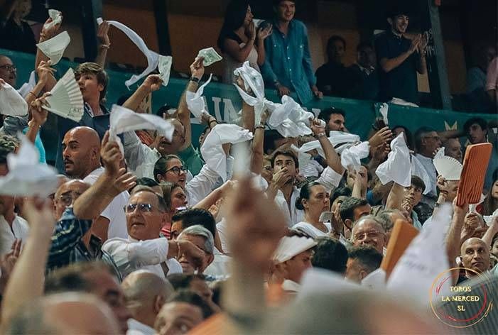 «Ambiente Colombino» I Segundo festejo de la feria tras el objetivo de Cristina de la Rosa