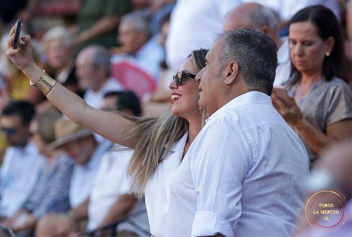 «Ambiente Colombino» I Quinto festejo de la feria tras el objetivo de Cristina de la Rosa