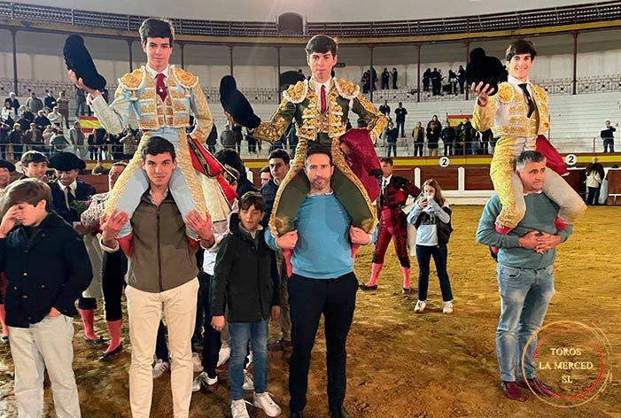 ‘El Mella’, Julio Méndez y Jorge Hurtado, a hombros tras gran tarde en Mérida