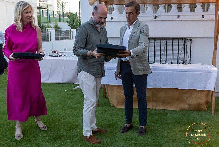José Luis Pereda homenajeó al Corte Inglés y al Huelva Información en preámbulo de Las Colombinas