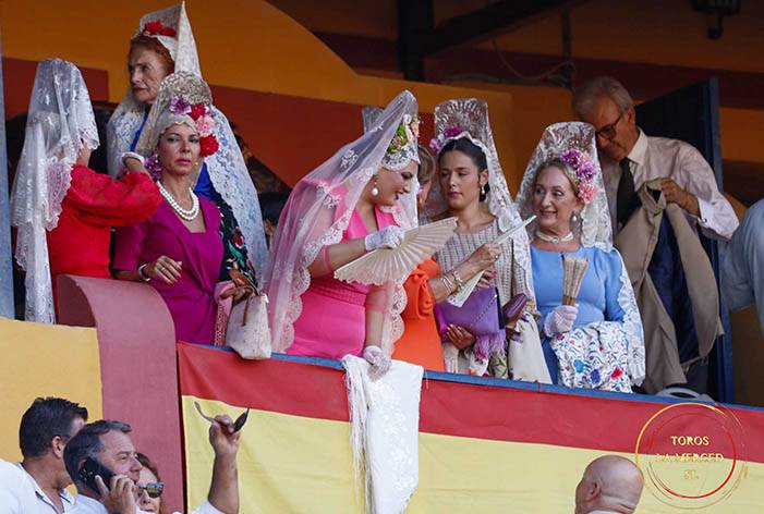 “Ambiente Colombino” Cuarto festejo de la feria tras el objetivo de Cristina de la Rosa