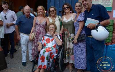 Toros La Merced rinde homenaje público a Dña. Pepita Martín Ramos, abonada durante sesenta años a la plaza de Huelva