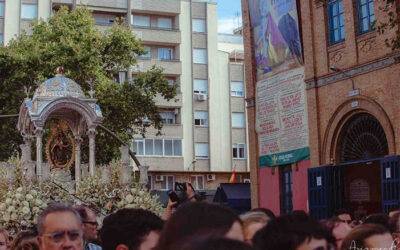 Emoción contenida en La Merced: La Virgen de la Cinta se detiene en la Plaza de Toros entre vítores y un silencio solemne